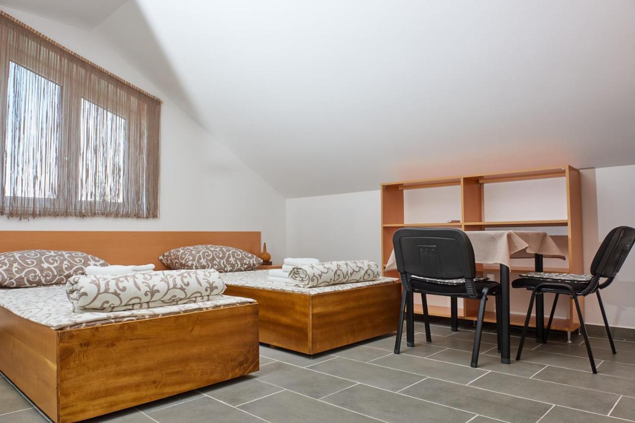 Sakota Family House Apartment Sremska Kamenica Luaran gambar