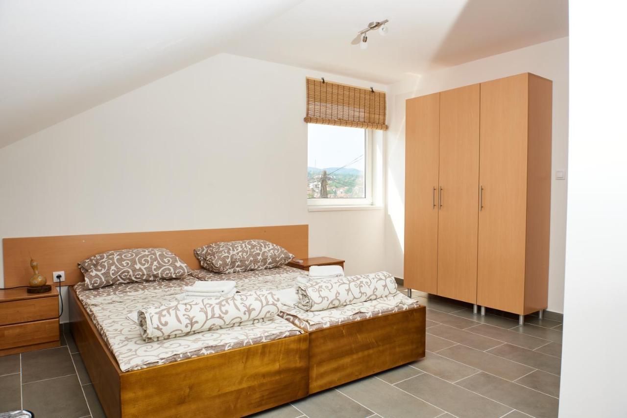 Sakota Family House Apartment Sremska Kamenica Luaran gambar